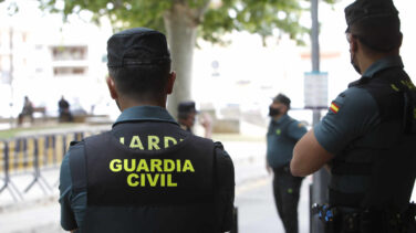 Buscan a un hombre por atracar a mano armada un banco en Granada