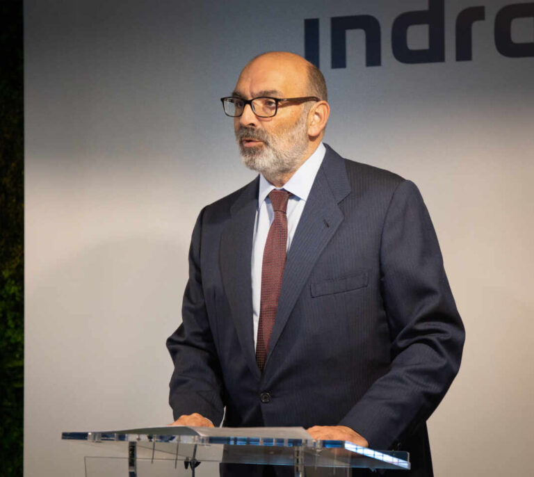 Indra confirma la marcha de Abril-Martorell como presidente por la pérdida de confianza del Gobierno