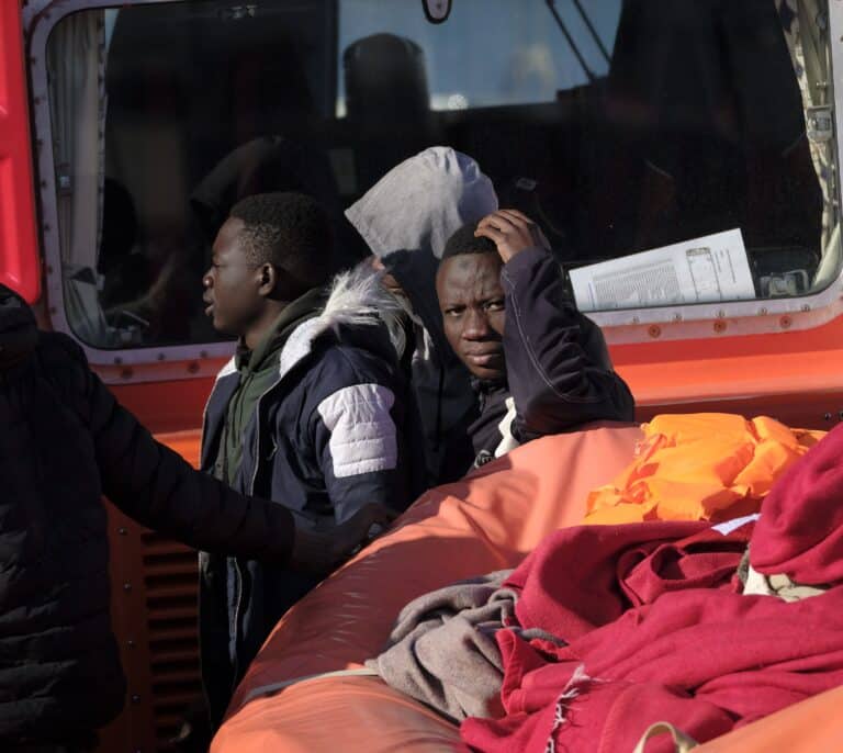 Rescatadas en la costa española casi 400 personas a bordo de pateras en sólo dos días