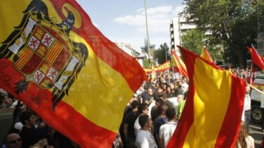 Dos sancionados con 4.000 euros por exhibir banderas franquistas en una manifestación en Valencia