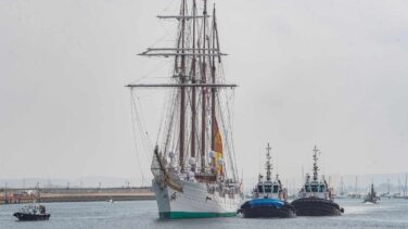 Así ha sido el recibimiento en Cádiz del Juan Sebastián Elcano