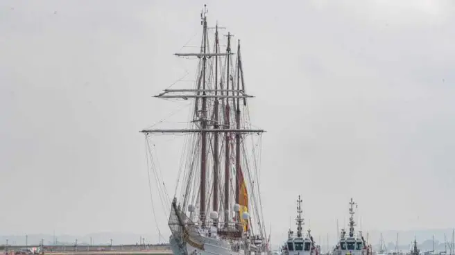 Así ha sido el recibimiento en Cádiz del Juan Sebastián Elcano