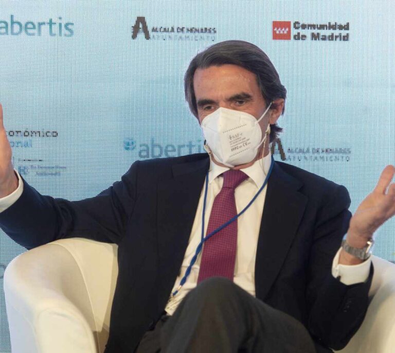 Aznar cree que los indultos son una invitación al "suicidio" del Estado