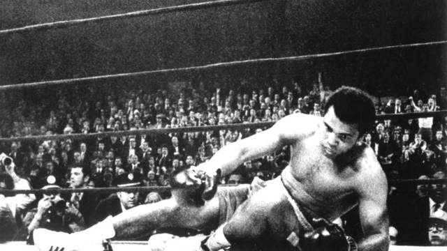 El boxeador estadounidense, Muhammad Ali, durante un combate en Nueva York en 1971