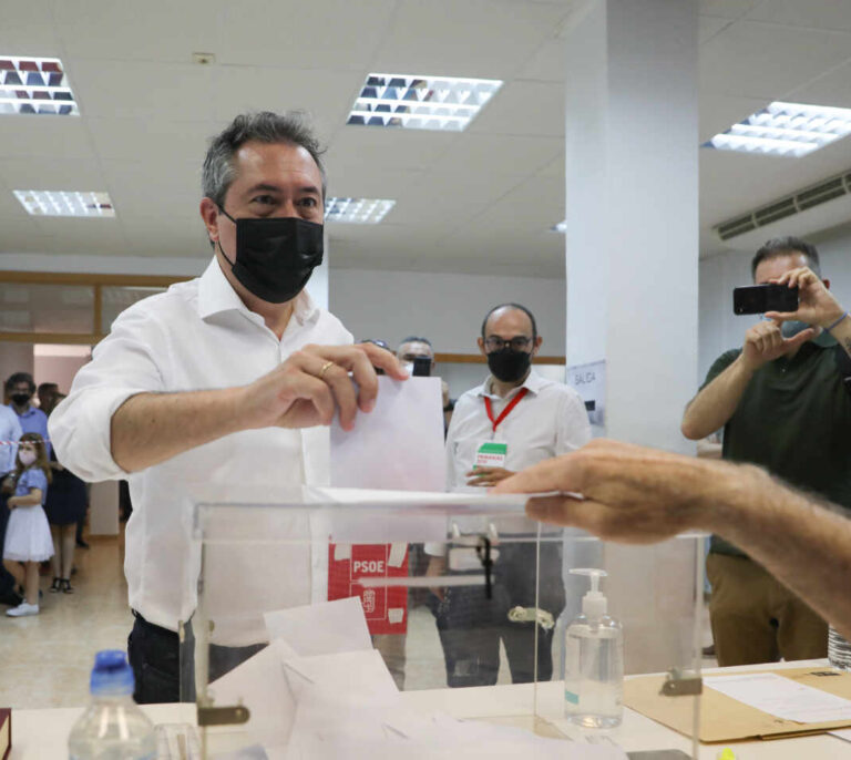 Sánchez barre a Susana Díaz e impone a su candidato para Andalucía, Juan Espadas