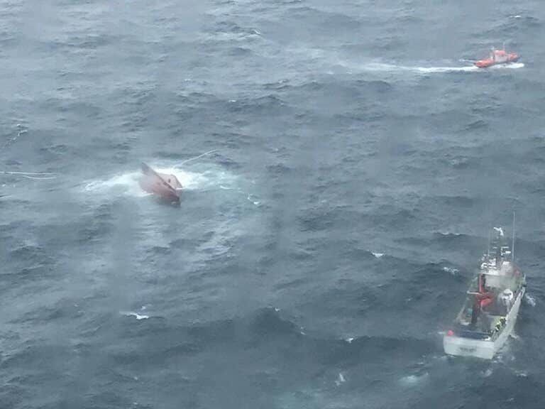 Fallecen dos tripulantes de un buque de Portosín que naufragó en Cedeira (La Coruña)