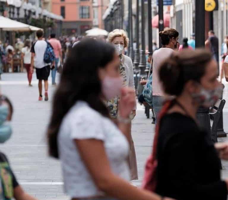 Andalucía, con la incidencia mas alta de España, recomendará mantener la mascarilla