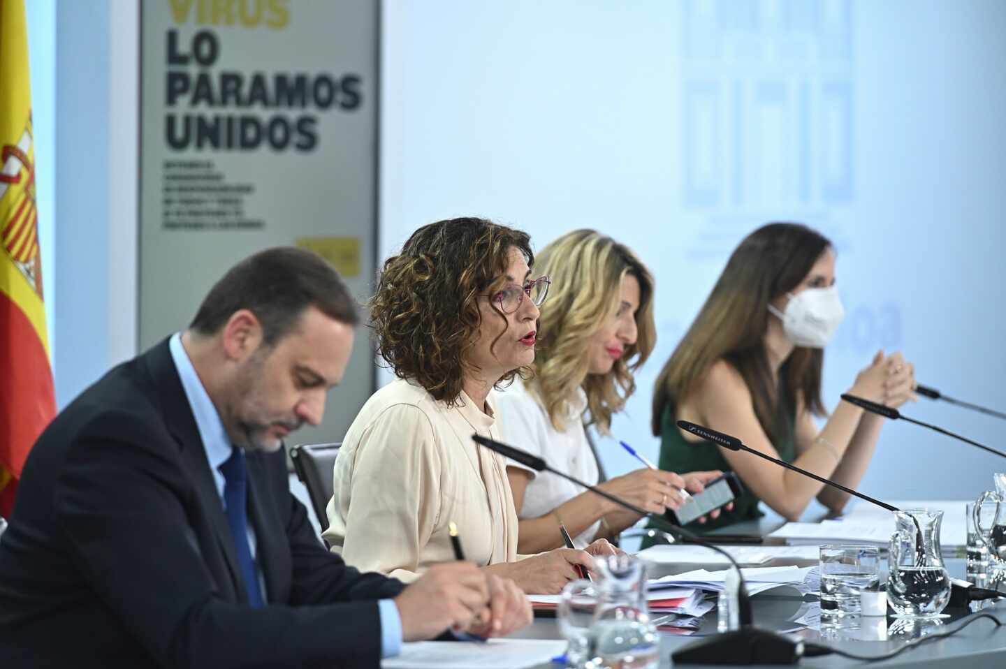 Los ministros de Transportes, José Luis Ábalos; de Hacienda y portavoz del Gobierno, María Jesús Montero; de Empleo, Yolanda Díaz, y de Derechos Sociales, Ione Belarra