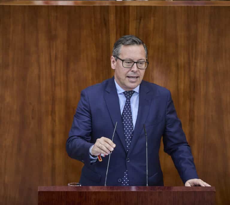 Alfonso Serrano: "No tenemos ningún problema en llegar a acuerdos con Vox y no vamos a aceptar lecciones del PSOE"
