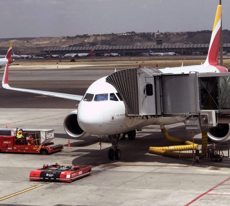 El Gobierno congela las tarifas que Aena cobra a las aerolíneas hasta 2026