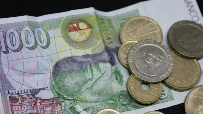 Último día para cambiar pesetas por euros: horas de cola y sin cita previa