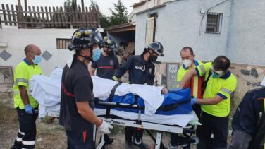 Un hombre herido grave al caer a una piscina vacía en Cieza