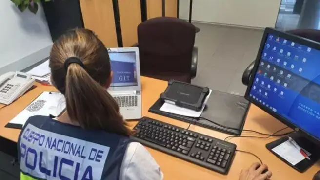 Detenido un trabajador de hospital en Valladolid por grabar con un móvil en el baño de mujeres