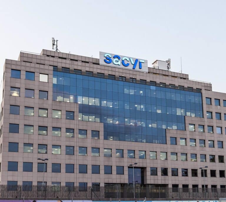 Sacyr pierde 189 millones en 2021 por los derivados de Repsol y las radiales
