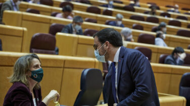 PSOE y Podemos abren una nueva guerra por abaratar el precio de la luz 6 euros al mes