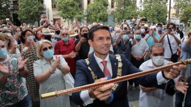 Salvador (Cs) vota a favor del PSOE y entrega la alcaldía de Granada a Francisco Cuenca