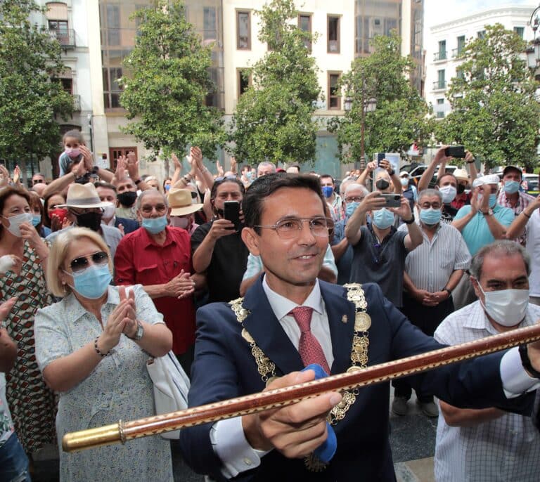 Salvador (Cs) vota a favor del PSOE y entrega la alcaldía de Granada a Francisco Cuenca