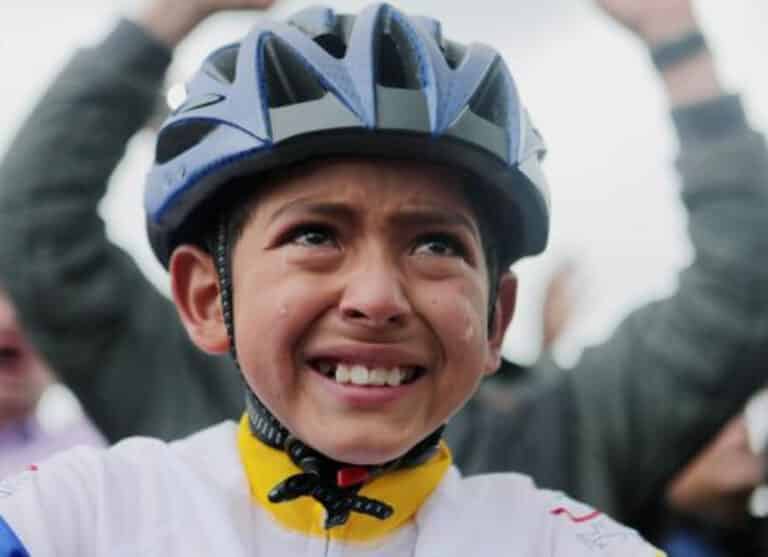 Muere atropellado Julián Esteban, el joven ciclista que lloró con la victoria de Egan Bernal en el Tour