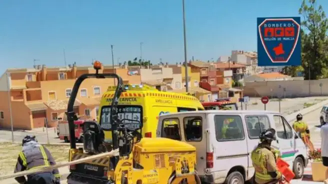 Herido grave un operario arrollado por una máquina de asfaltado en Murcia