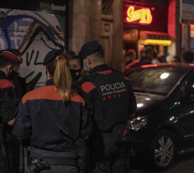 Los Mossos investigan una presunta agresión sexual a una mujer en el botellón de la UAB