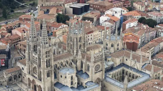 El arzobispo de Burgos pide a Antonio López que cambie sus polémicas puertas de la Catedral