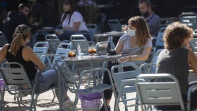 España suma sólo ocho fallecidos pese al subidón de la incidencia liderado por Cataluña