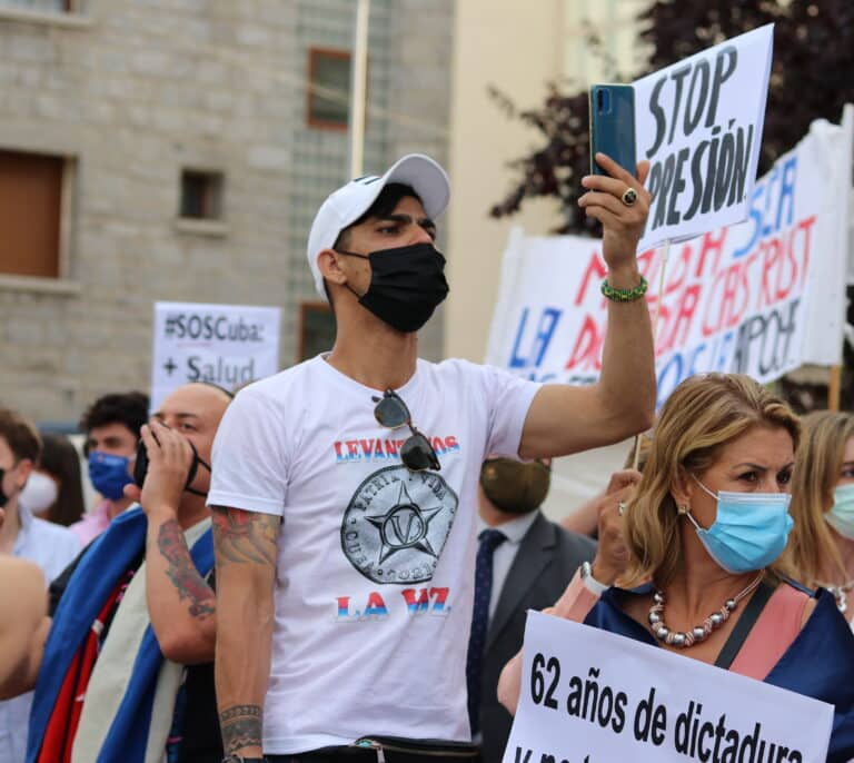 El grito del exilio cubano en Madrid: "No estáis solos"