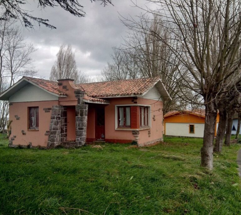 Perlora: la 'ciudad de vacaciones' abandonada en Asturias que busca una segunda vida