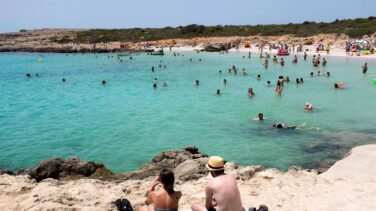 Reino Unido da otro palo al turismo español y saca a las Baleares de su lista verde