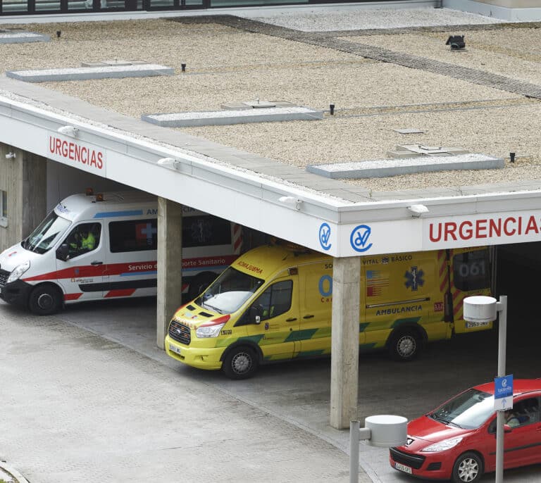 Una niña de menos de 10 años y un joven de 28 ingresados en la UCI por Covid en Cantabria