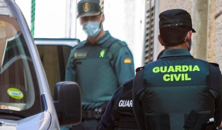 Unos bañistas ayudan a detener en Melicena (Granada) a dos narcos que llevaban 800 kilos de hachís