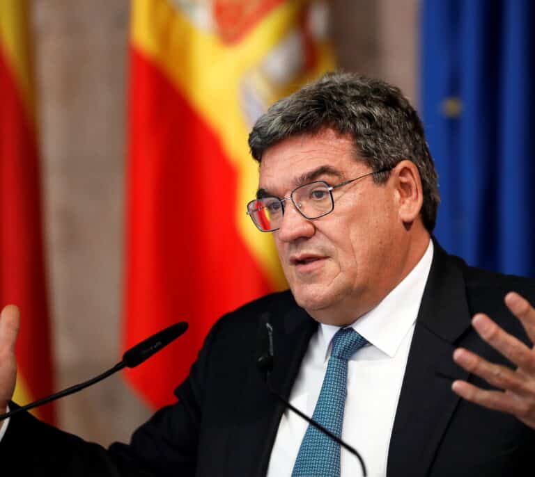 Escrivá intensifica el enfrentamiento con Madrid: "Se han ahorrado 75 millones de euros con el IMV"