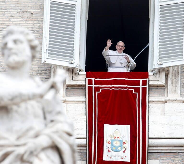 Interceptan una carta con tres balas en su interior dirigida al Papa Francisco