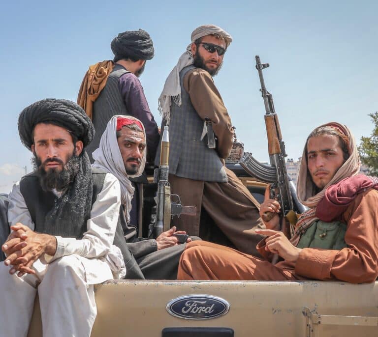 Los talibanes anuncian una amnistía general para los funcionarios