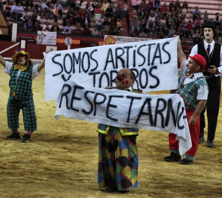 El regreso a los ruedos (con polémica) del 'Bombero torero'