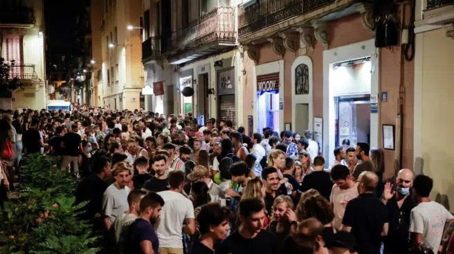 Los botellones y el cierre del ocio nocturno abren una nueva batalla política en Cataluña