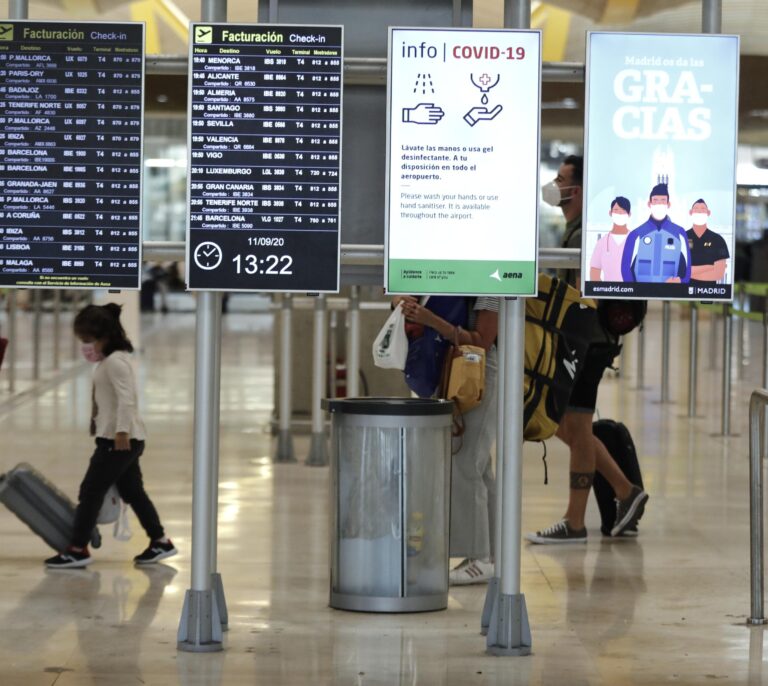 La llegada de turistas internacionales se hunde un 49,6% hasta junio y el gasto cae hasta los 5.765 millones