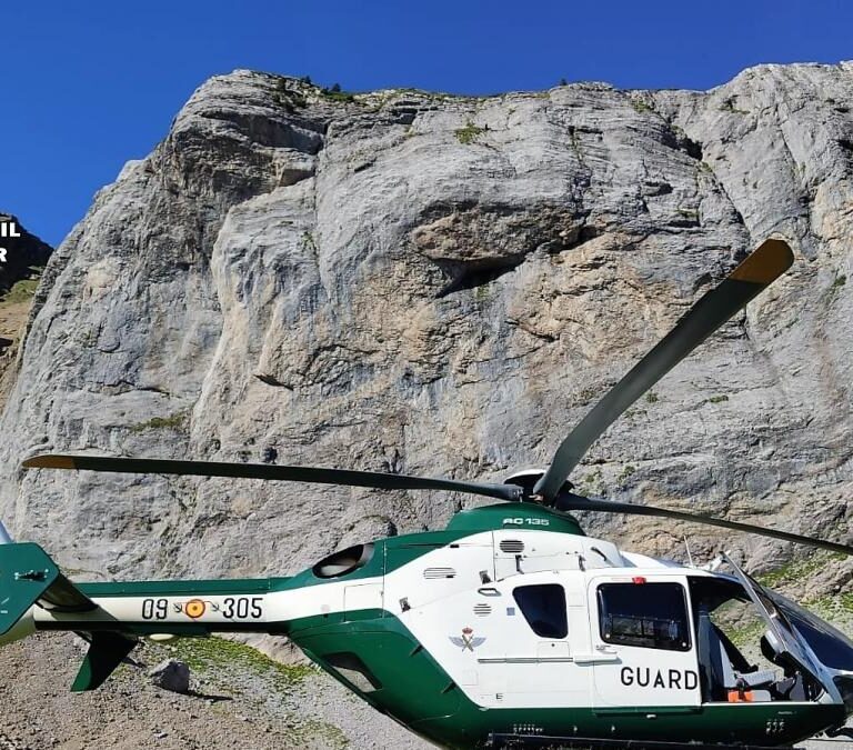 Fallece un senderista vizcaíno  tras sufrir una caída de 100 metros en Candanchú