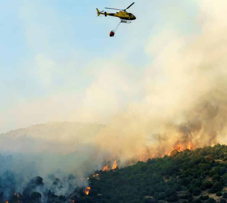 El incendio de El Tiemblo (Ávila) baja su nivel de peligrosidad y la UME se retira