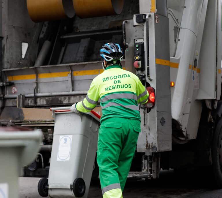 Muere una mujer atropellada por un camión de la basura en Tarragona