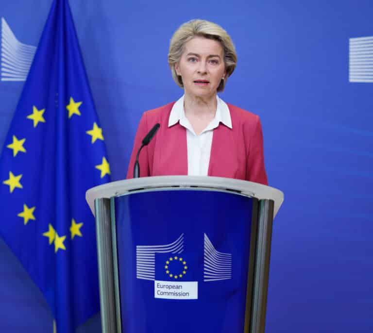 Von der Leyen reclama una respuesta común del G7 para acoger a refugiados afganos