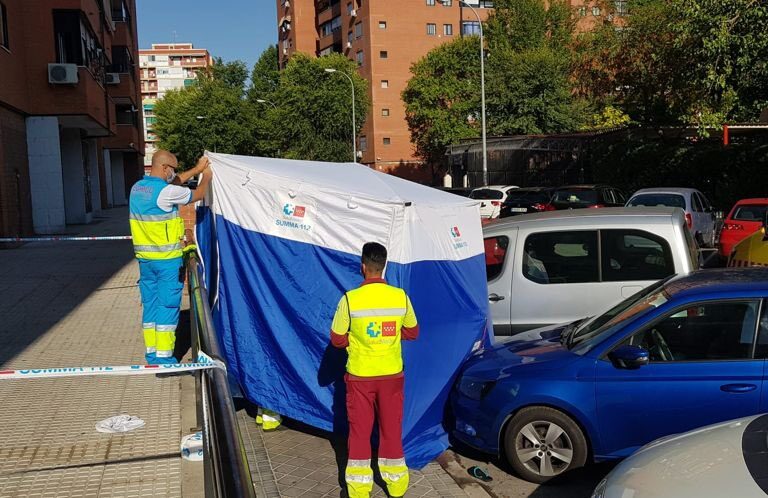 Muere una mujer tras caer de un 5º piso mientras limpiaba los cristales en Fuenlabrada