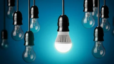 La luz alcanzará este jueves el récord de 221 euros/MWh entre las 20:00 y las 21:00 de la noche