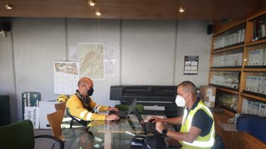 Los vigilantes del avispero de drones que sobrevuela el volcán de La Palma