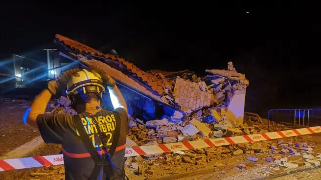 Se derrumba parte de un edificio en Santander poco después de ser desalojado