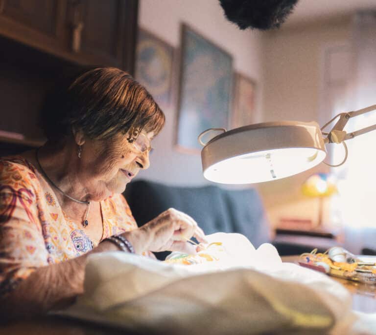 Una llamada contra la soledad no deseada de los mayores