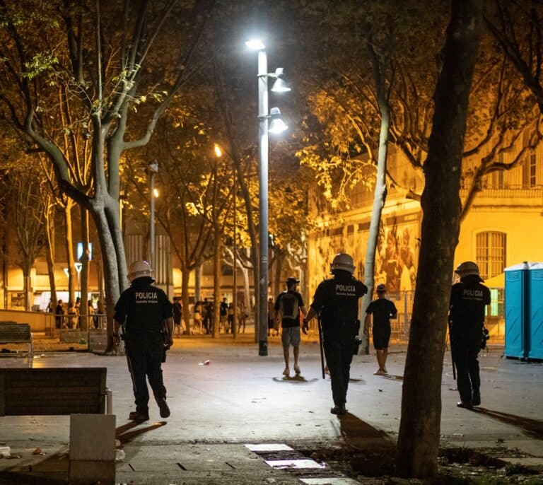 "Agredir a la policía forma parte de la diversión del botellón"