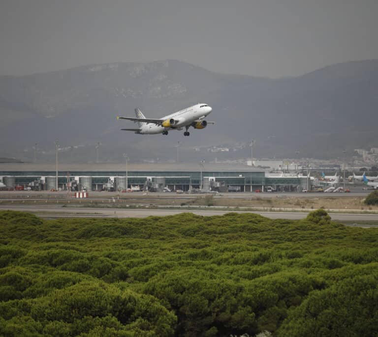 Alerta por una fuga de material radioactivo "de baja intensidad" en el Aeropuerto de Barcelona