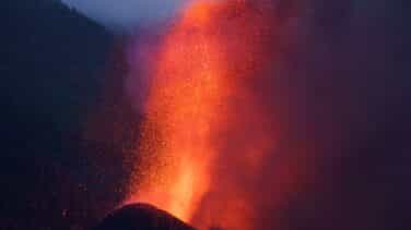 El movimiento de la lava se ralentiza y no llegará al mar esta noche