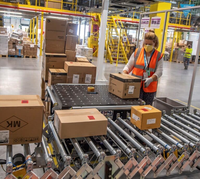 Amazon cumple una década en España con la promesa de expandir su red y disparar su plantilla